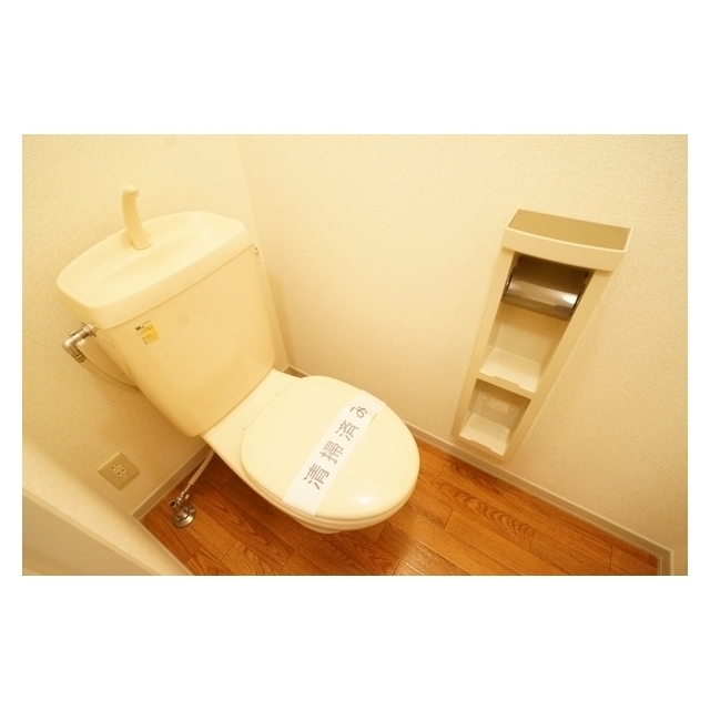 トイレ　足回りのゆとりあるトイレです！