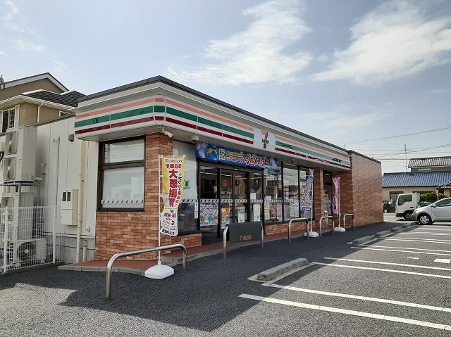 コンビニ　セブンイレブン（コンビニ）まで240m