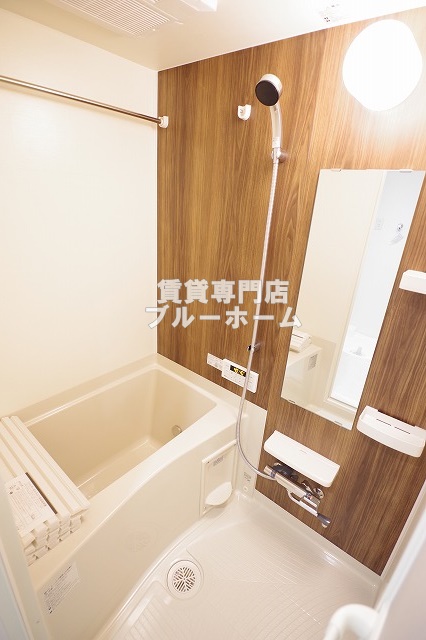 バス・シャワールーム　浴室乾燥機付きで雨の日の洗濯に困らない！