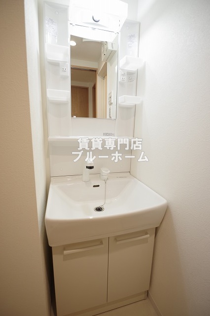 洗面設備　独立洗面台です！