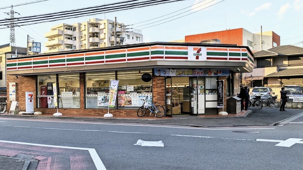 コンビニ　セブンイレブン 綾瀬店（コンビニ）まで61m
