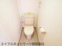 トイレ　落ち着いた色調のトイレです