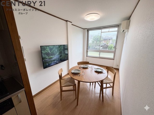 居室・リビング　画像中の家具はAIによって配置加工されているため付属しません