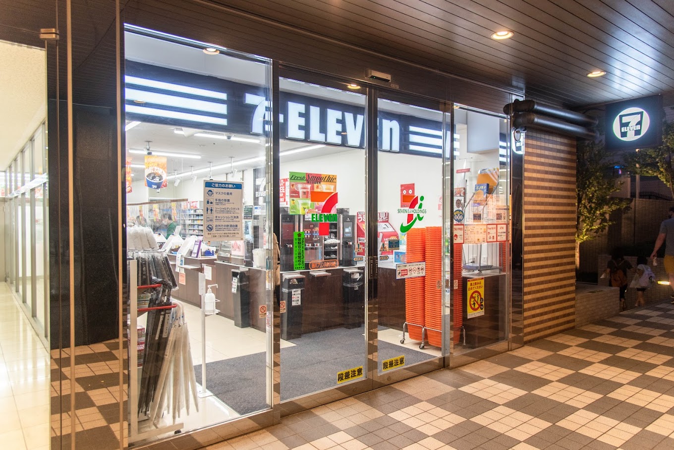 コンビニ　セブンイレブン品川プリンスホテル店（コンビニ）まで328m