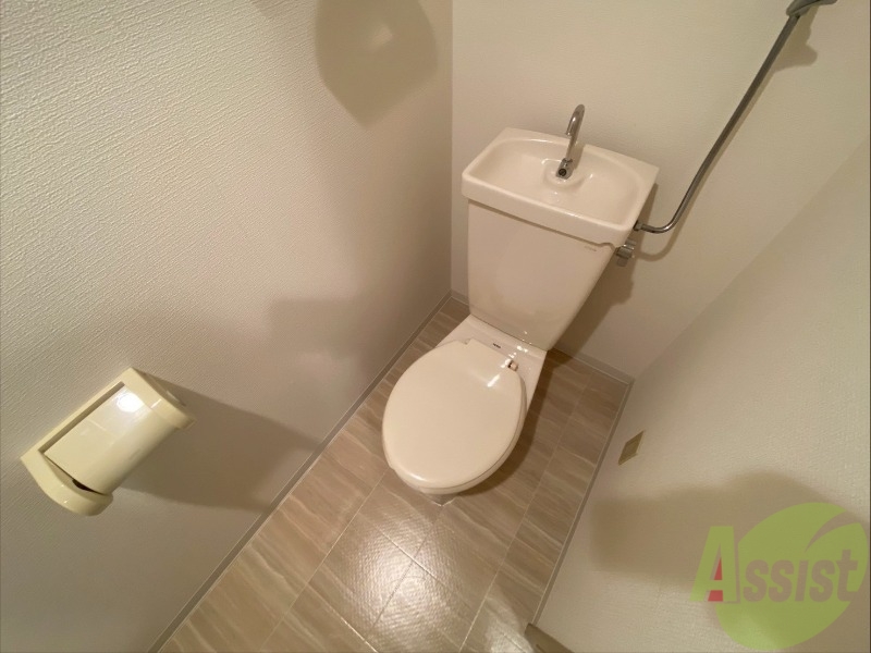 トイレ　こちらはトイレです。清潔感があり、安心して使用できます。