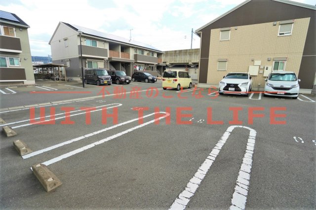 駐車場　駐車場があるので、車を買う予定の方も安心です