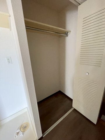 収納　服がかけれるスペースがございます