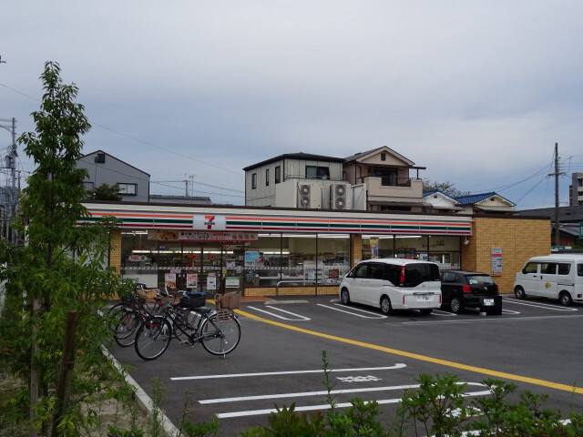 コンビニ　セブンイレブン高槻城南町2丁目店（コンビニ）まで107m