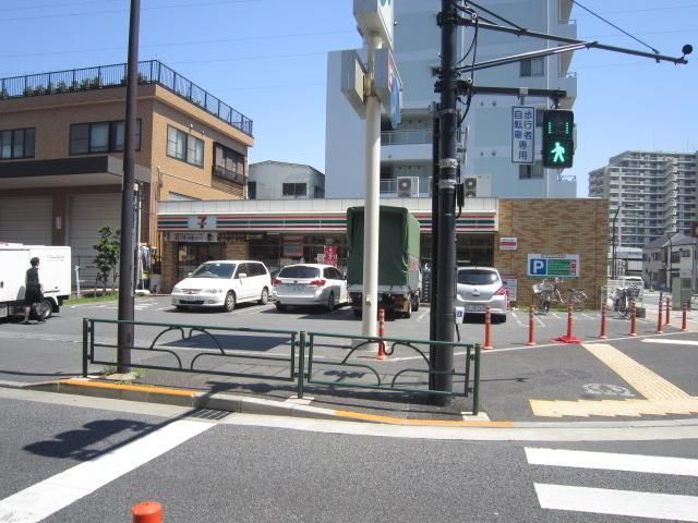 コンビニ　セブンイレブン（コンビニ）まで294m