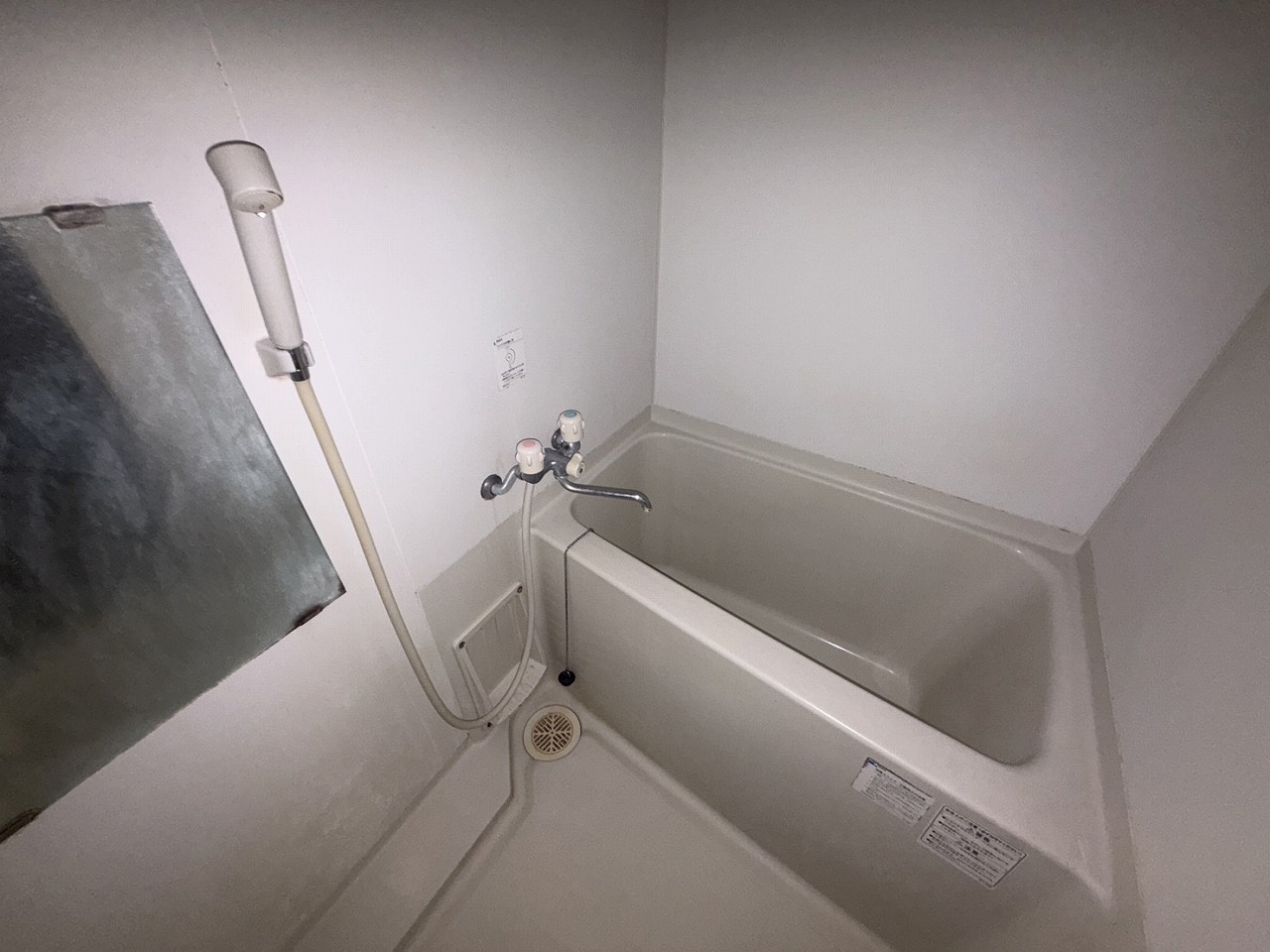 バス・シャワールーム　※別部屋参考写真　クリーニング前のお写真です。