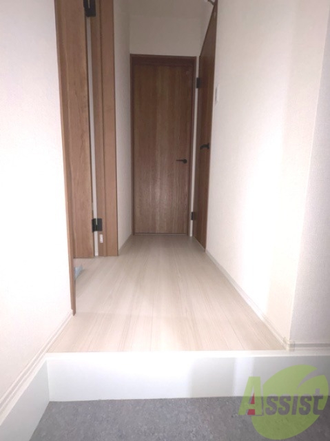 玄関　玄関は、段差があまりないので出入りが楽そうです。