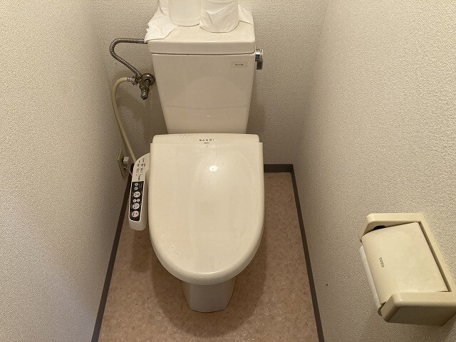 トイレ　※別室同じ間取りの写真。現況を優先します。