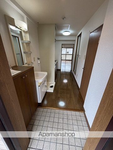 広島高速交通アストラムライン 西原駅 徒歩5分 8階建 築26年の玄関写真