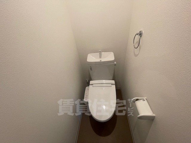 南海本線 石津川駅 徒歩18分 3階建 築3年のトイレ写真