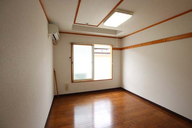 居室・リビング　【洋室８帖】南向き★