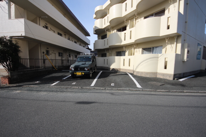 【サンシティヤマモトの駐車場】