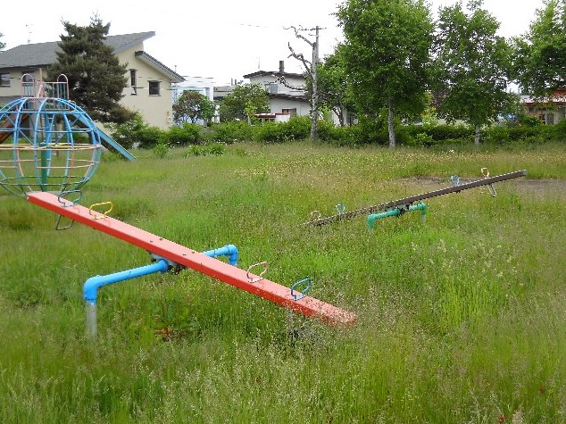 【郡山市堤下町のマンションの公園】