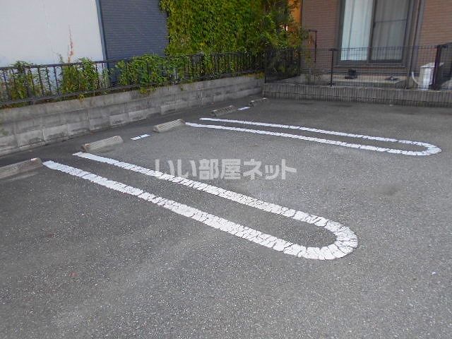 【姫路市手柄のアパートの駐車場】