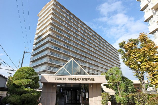 ファミール北大阪リバーサイドの建物外観