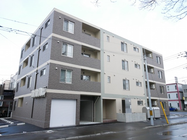 札幌市中央区南二十八条西のマンションの建物外観