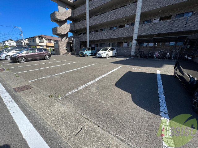 【多賀城市留ケ谷のマンションの駐車場】