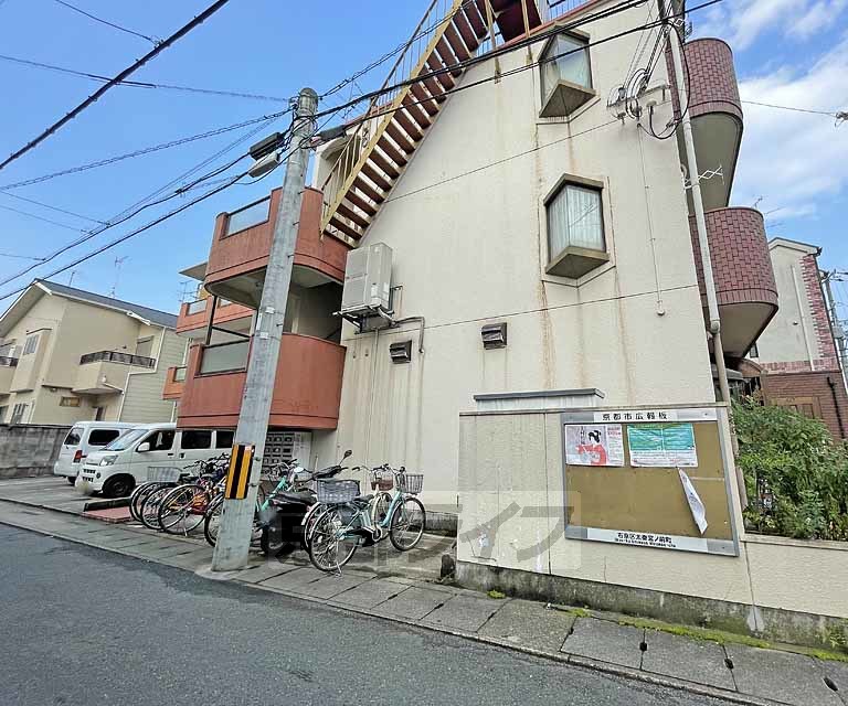 【タツミマンションの建物外観】