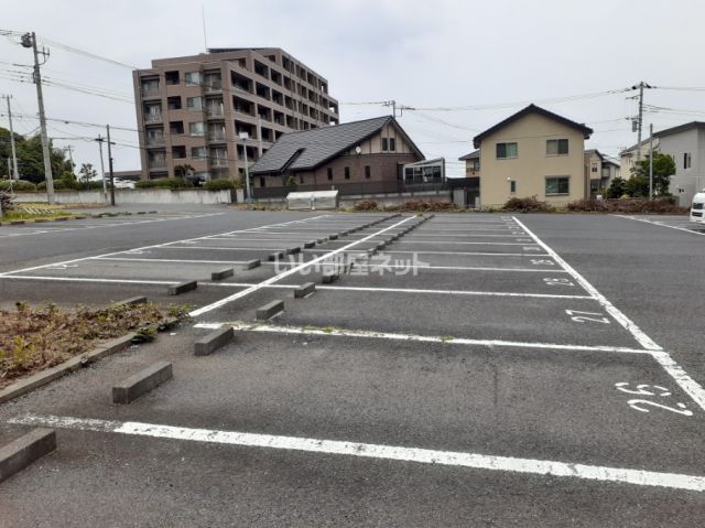 【サニーヒル会瀬　２号館の駐車場】