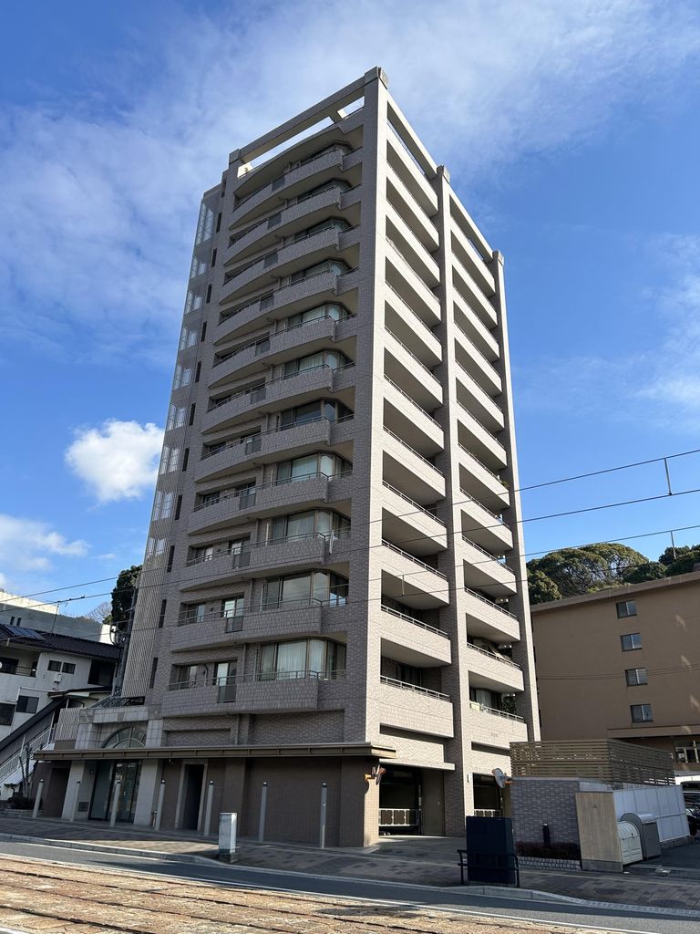 比治山本町パーク・ホームズの建物外観