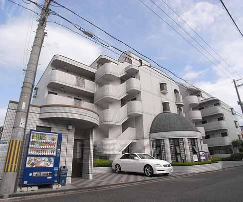 京都市南区唐橋平垣町のマンションの建物外観