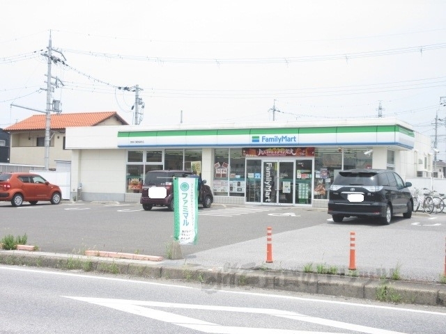 コンビニ　ファミリーマート彦根川瀬馬場町（コンビニ）まで1100m