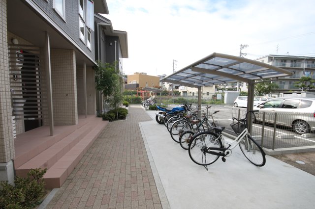 エントランス　落ち着いたエントランスです