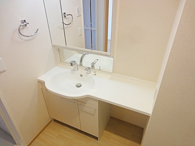 洗面設備　使いやすい洗面所です