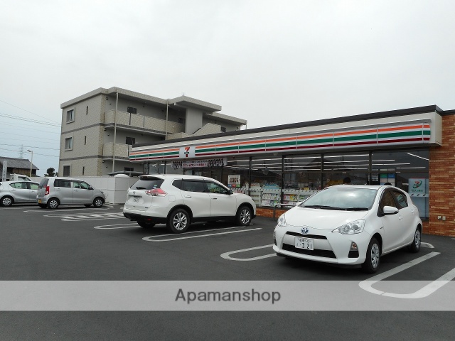 コンビニ　セブンイレブン（コンビニ）まで690m
