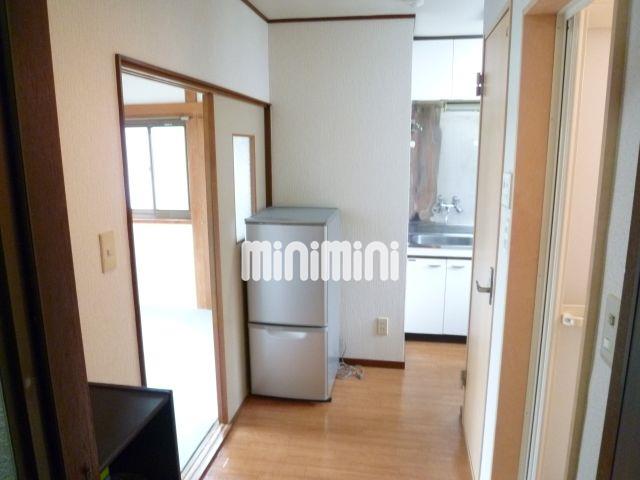 その他　玄関から見たキッチン側スペース