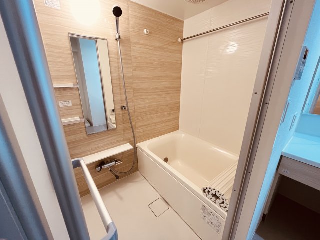 バス・シャワールーム　ゆったり過ごせるお風呂です