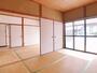 居室・リビング　６帖2間の和室で広々です