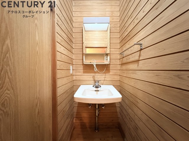 洗面設備　シンプルな洗面台