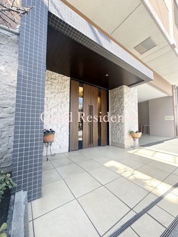 エントランス　【横浜駅まで徒歩圏内の好立地！】