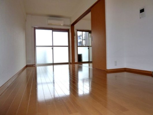 居室・リビング　別号室の参考写真になります。