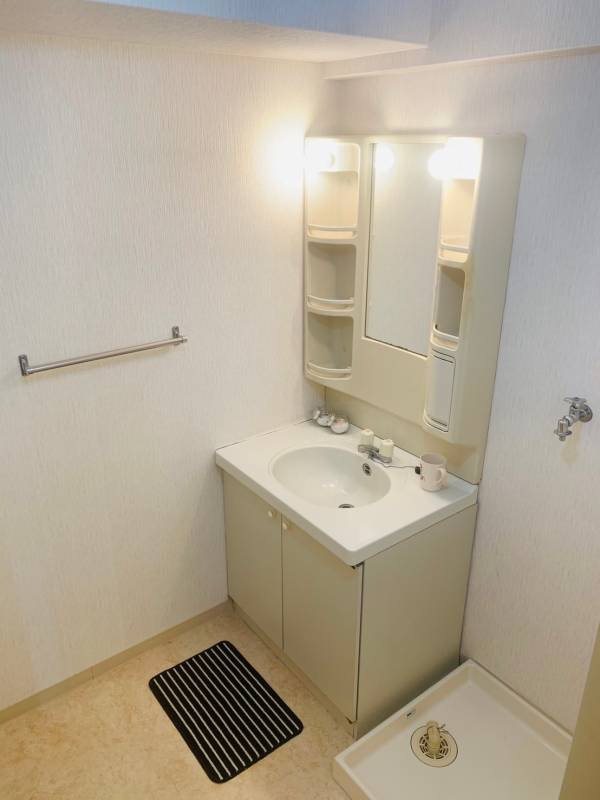 洗面設備　同物件。同タイプの別号室参考写真になります。