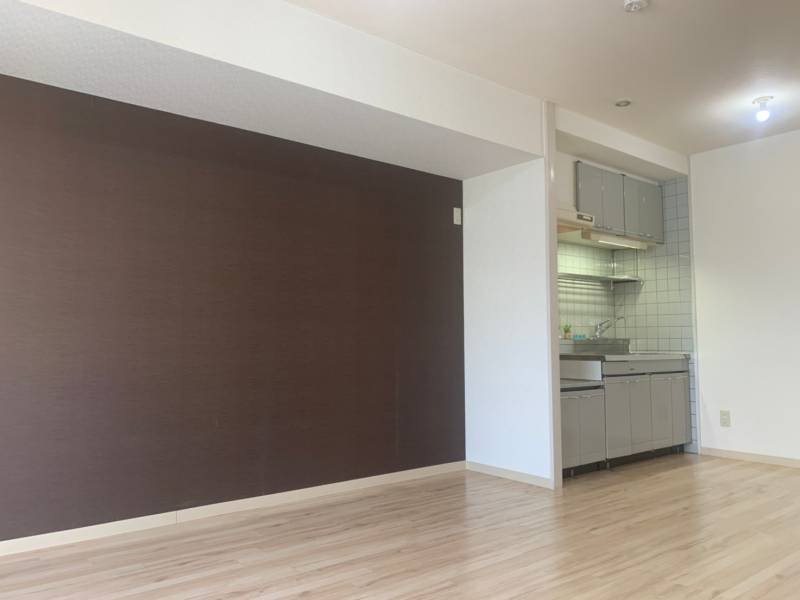 居室・リビング　同物件。同タイプの別号室参考写真になります。