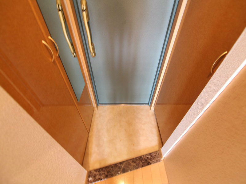 玄関　玄関　シューズボックス付（収納充実してます）