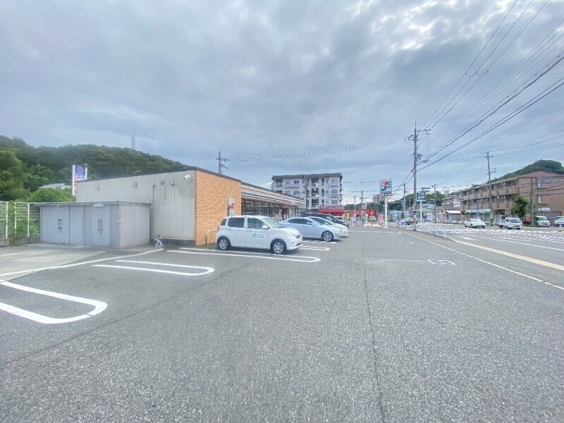 コンビニ　セブンイレブン 神戸名谷町賀市店（コンビニ）まで1688m