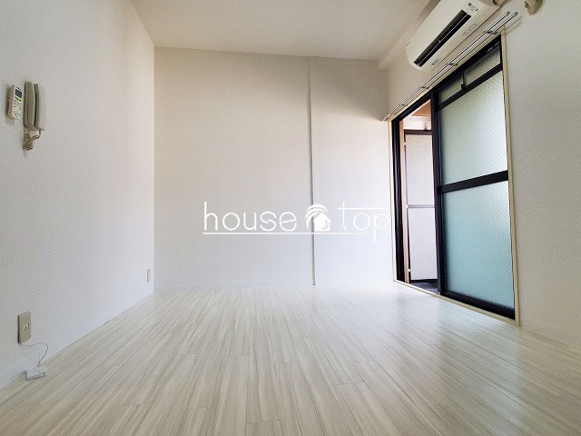 居室・リビング　明るい室内