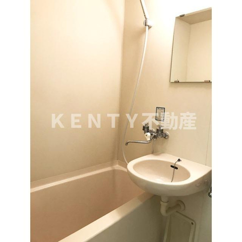 バス・シャワールーム　落ち着いた空間のお風呂です