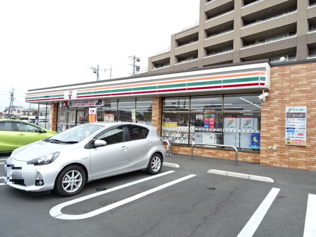 コンビニ　セブンイレブン（コンビニ）まで234m