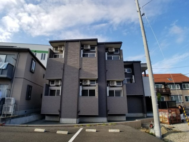 建物外観　全室南向きで日当たり良好な物件です♪