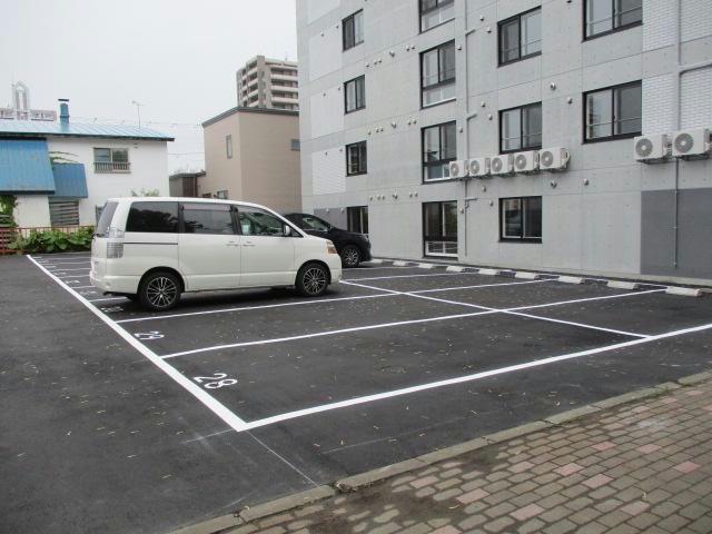 駐車場　駐車場