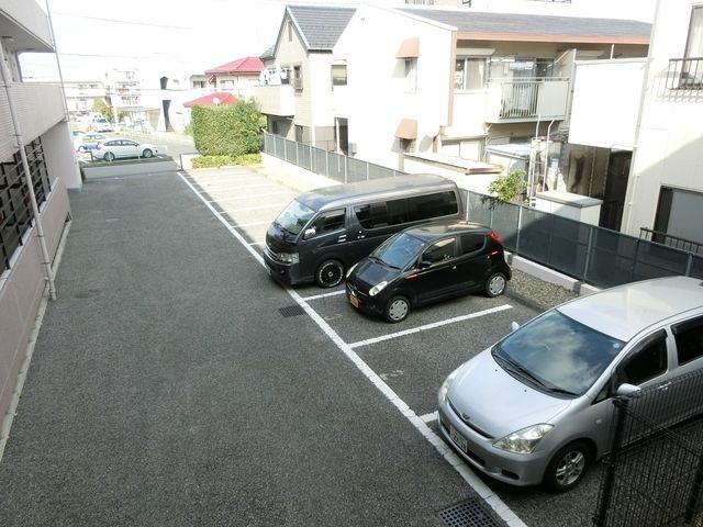 駐車場　敷地内駐車場