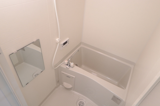 バス・シャワールーム　室内写真同タイプ別部屋。現状優先。